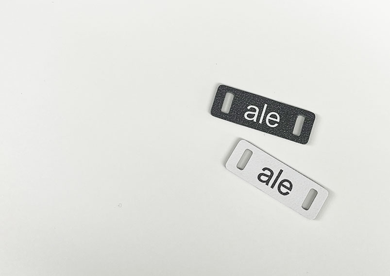 スニーカーアクセサリー「SNKR TAG」